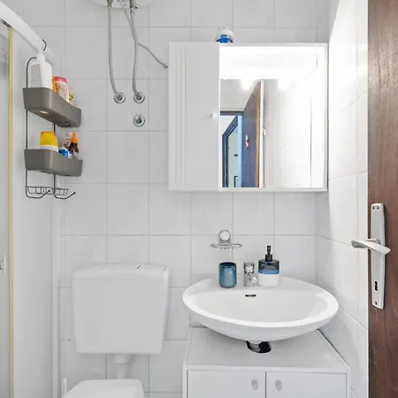Tatil Evi Cozy In With Wi-fi Murter